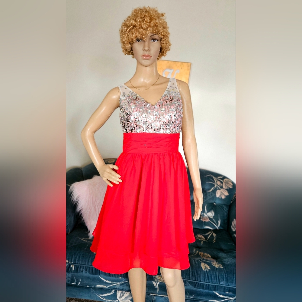 Stunning Orange-Red Prom Dress - Elegant Gown for a Memorable Evening